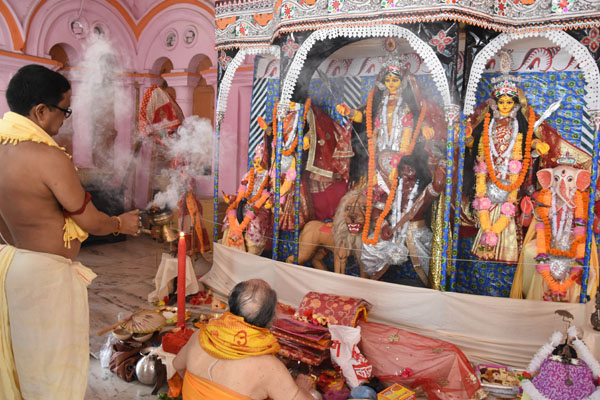 ধর্মীয় রীতিনীতি মেনে রাজ্যেও বাসন্তী পূজা
