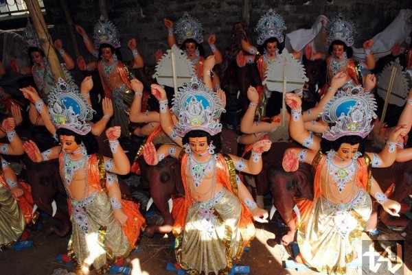 দেবাশিল্পী বিশ্বকর্মা পূজায় মাতল ত্রিপুরা