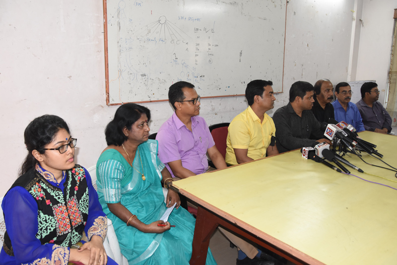 রাজ্য সরকারের উপর চাপ রেখেই আন্দোলন স্থগিত চিকিৎসকদের, রোগীর অস্বাভাবিক চাপ, চিকিৎসক ও কর্মী স্বপ্লতাই চিকিৎসা গাফিলতির কারণ : দাবি ডাক্তারদের