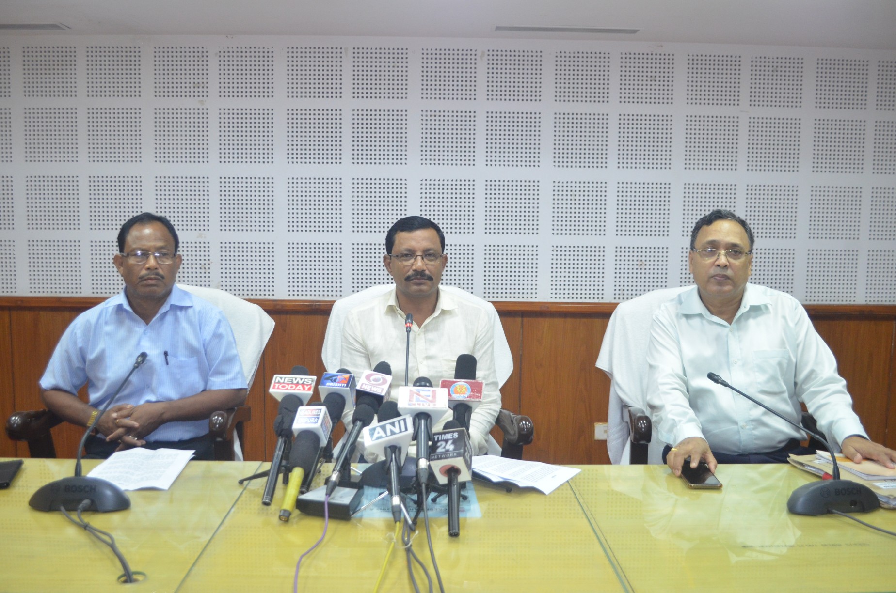 শারদোৎসব উপলক্ষে রেশনে অতিরিক্ত চাল, ডাল, চিনি মিলবে