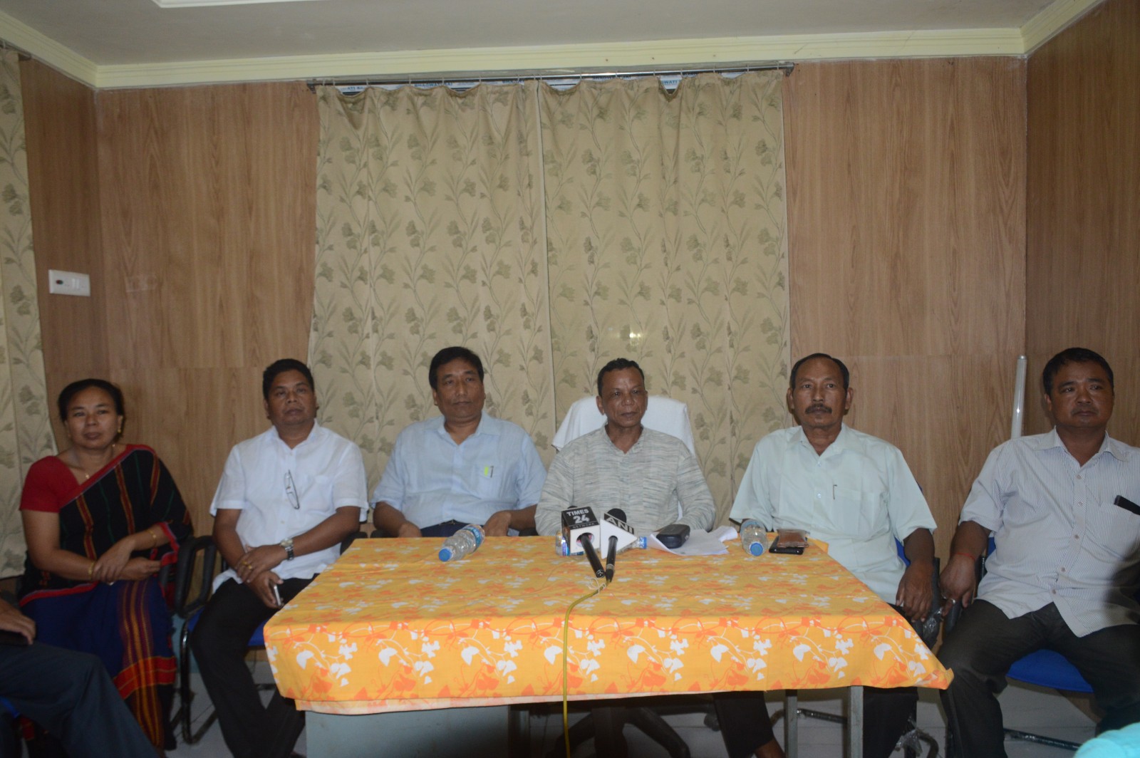 এডিসির কার্যনির্বাহীদের সদস্যদের নিরাপত্তা কমিয়ে দেয়ায় ক্ষোভ রাধার