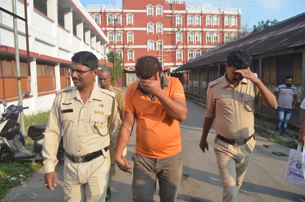 বাড়িতে ঢুকে মহিলাকে গুলি, ধৃত&hellip;