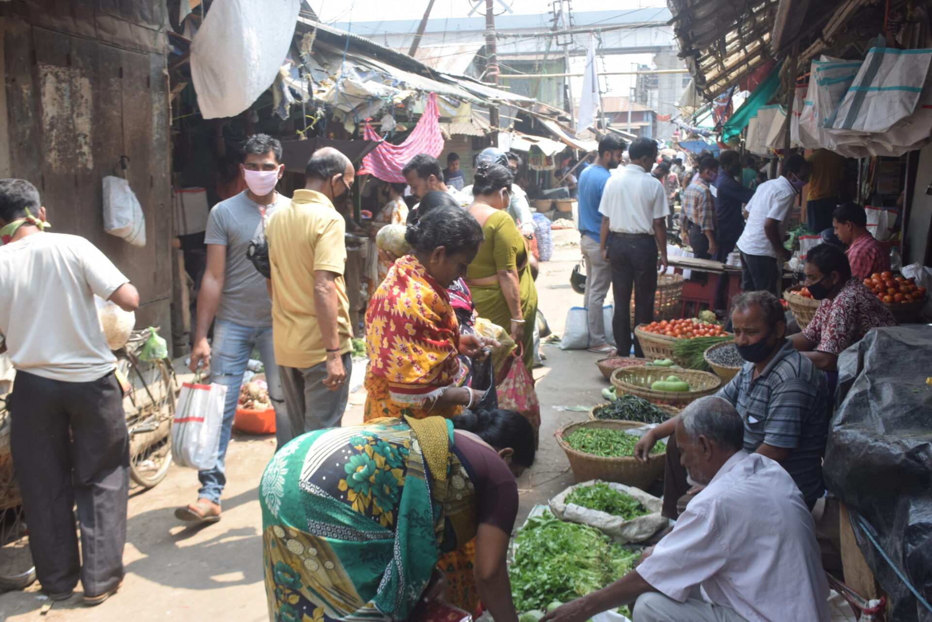 লকডাউন : বাজারগুলিত সামাজিক দূরত্ব&hellip;