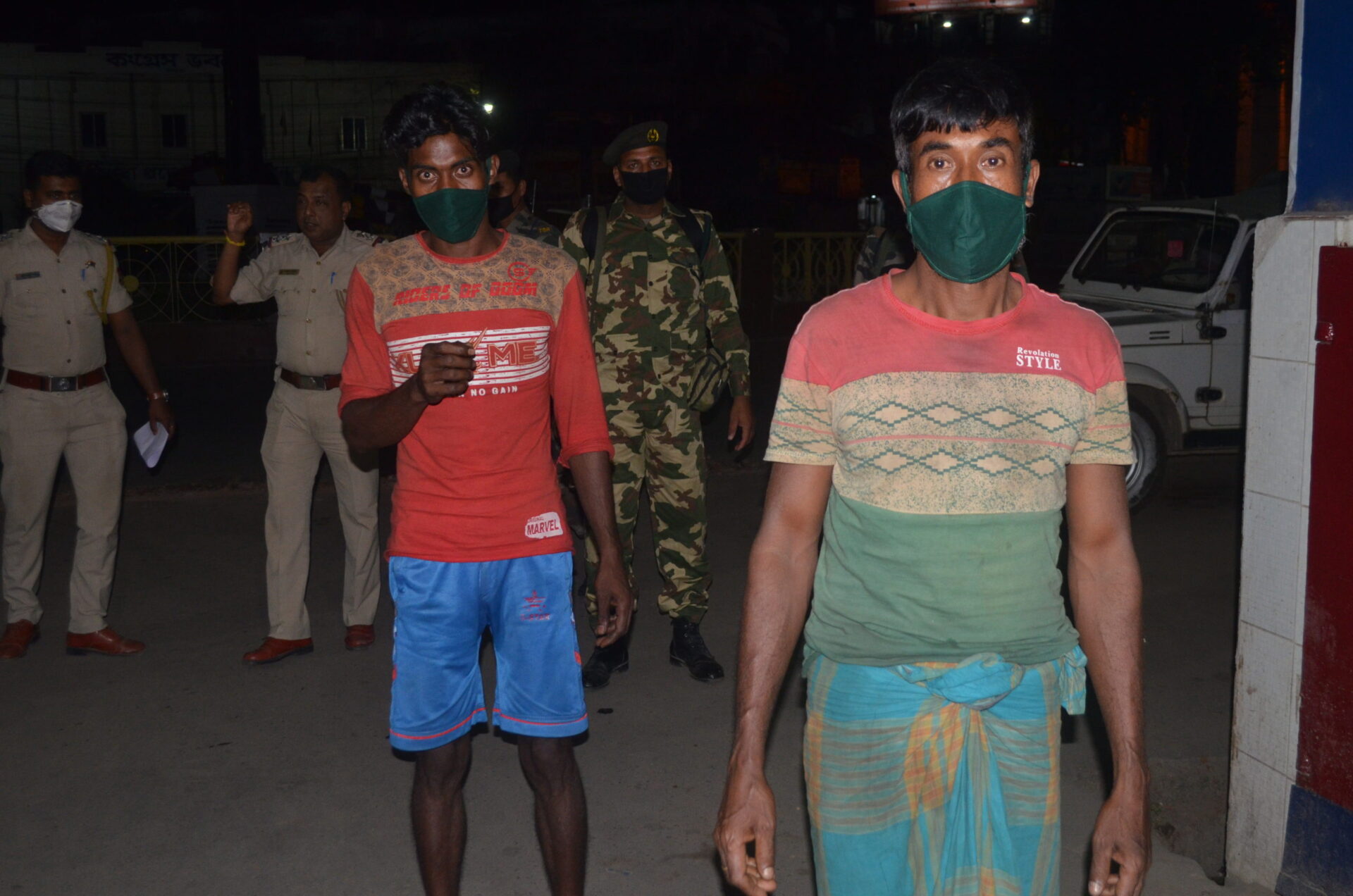 পশ্চিম ভূবনবনে দুই বাংলাদেশী আটক