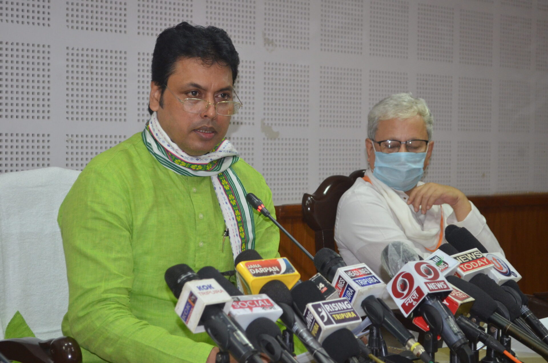 করোনা : প্রধানমন্ত্রীর ঘোষিত বিশেষ&hellip;