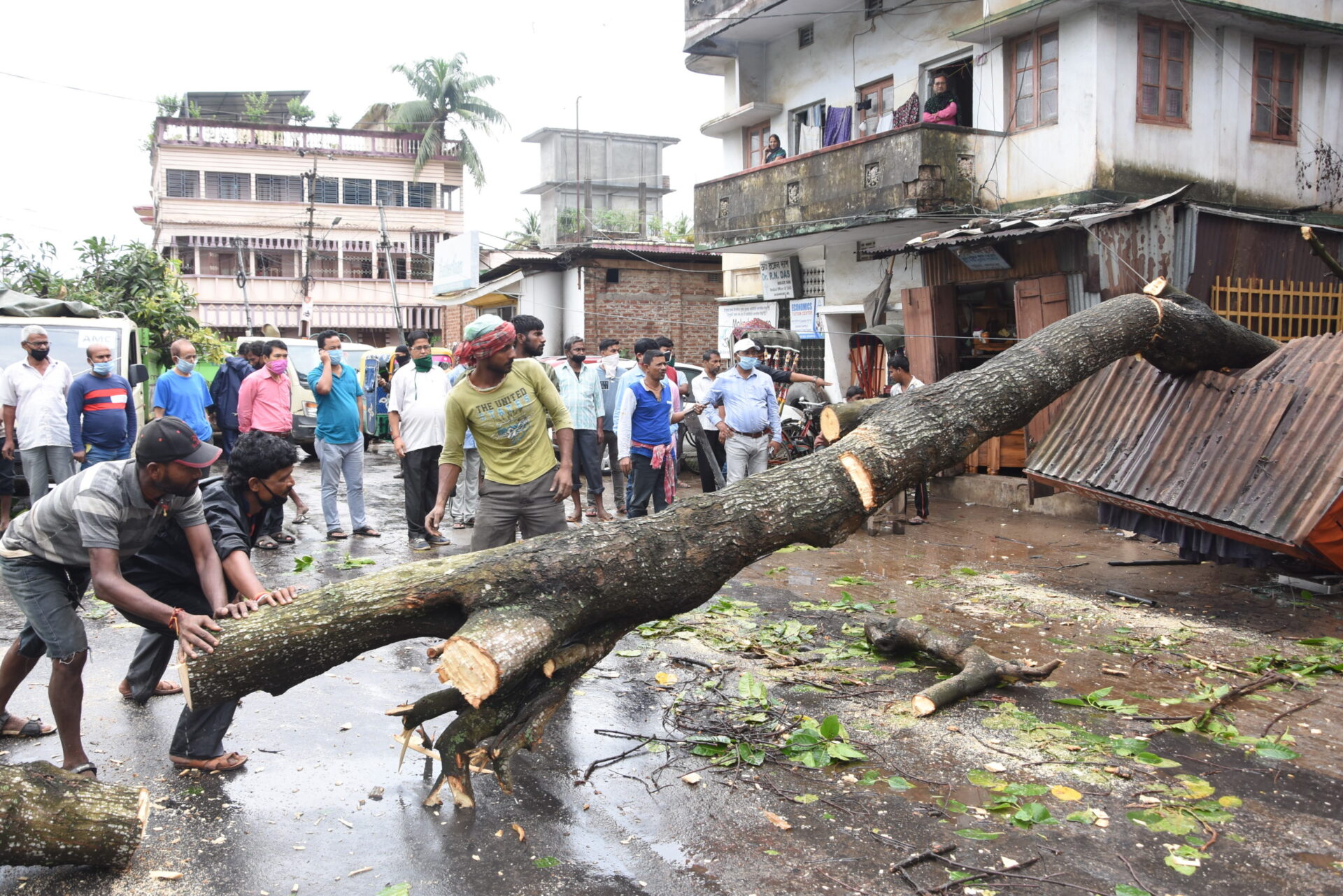 ঝড় বৃষ্টিতে লন্ডভন্ড ত্রিপুরা, বিপর্যস্ত&hellip;