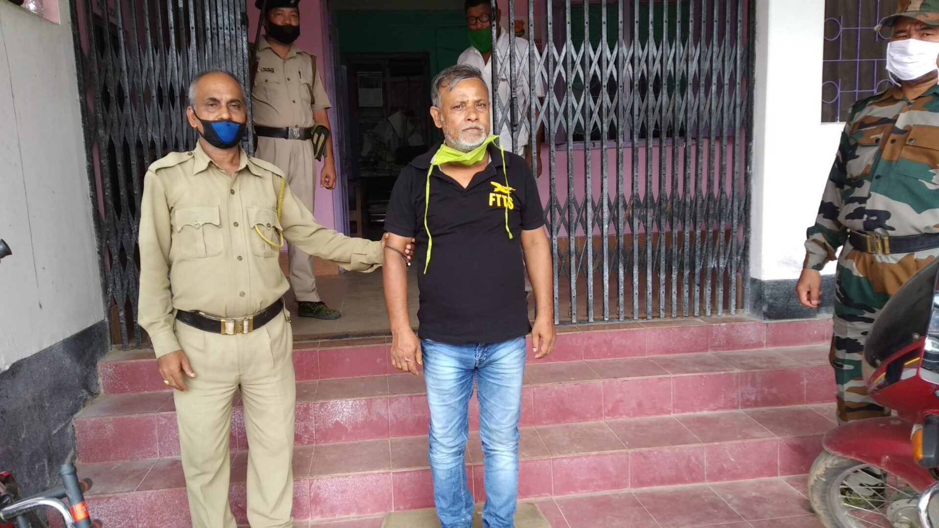 গোয়েন্দা পুলিশকে কুপিয়ে ঘায়েল করার ঘটনায় জড়িত নেশা মাফিয়া মন্টু গ্রেপ্তার