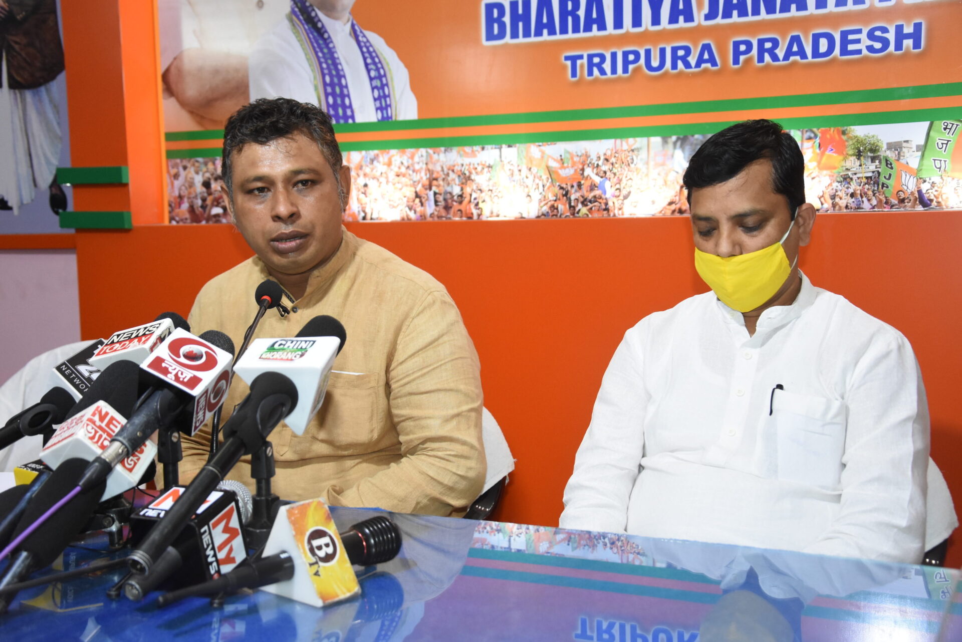 বিধায়ক পদ ছেড়ে দিন, নাম&hellip;