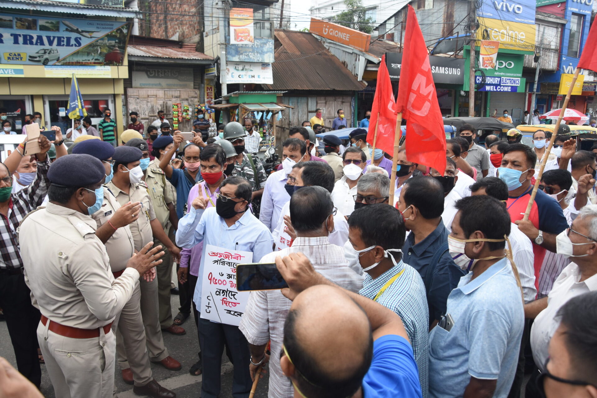 সিপিএমের আন্দোলনে পুলিশ বাধা দেয়ায়&hellip;