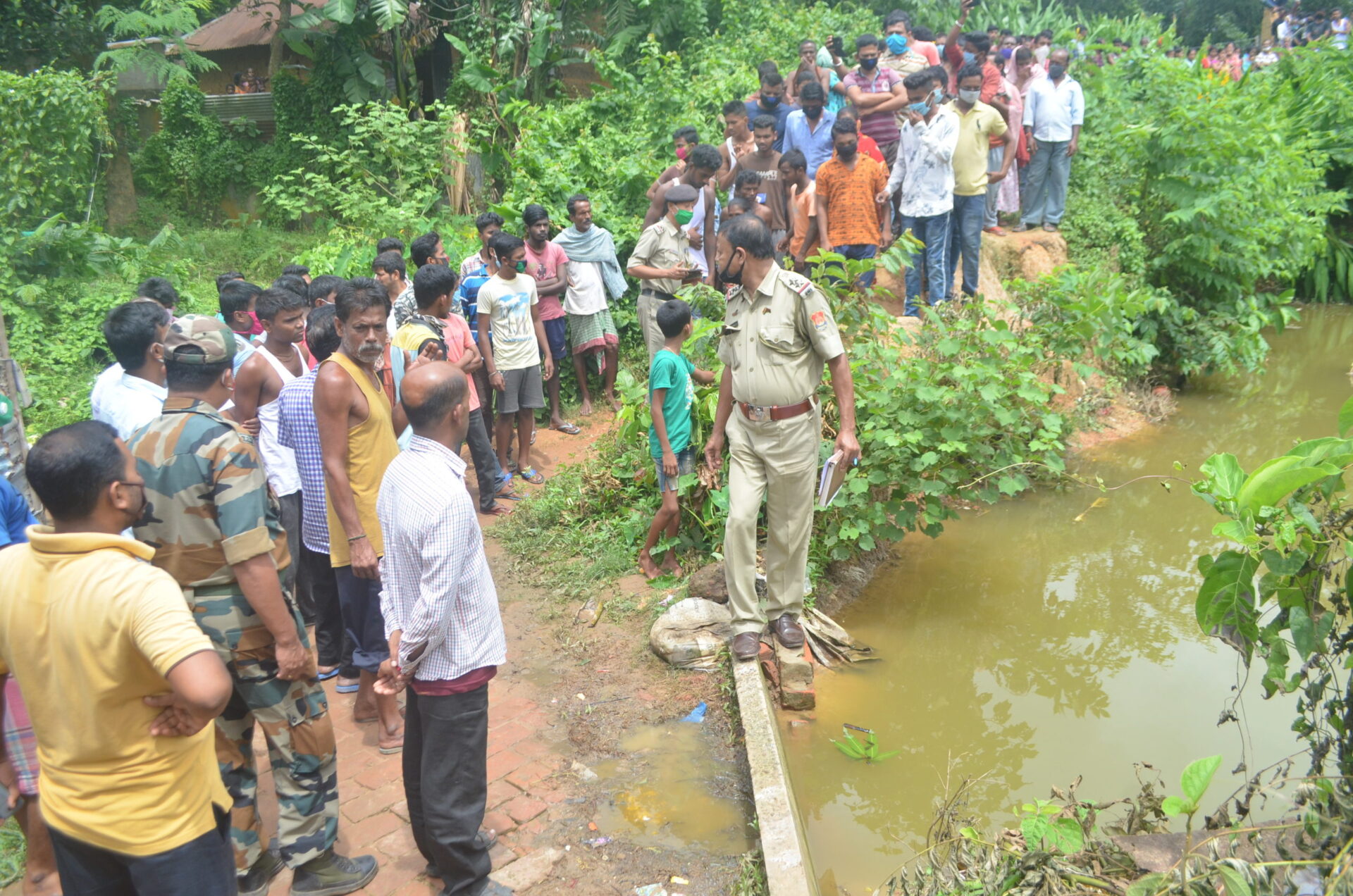 পৃথক স্থানে পুকুরের জলে ডুবে&hellip;