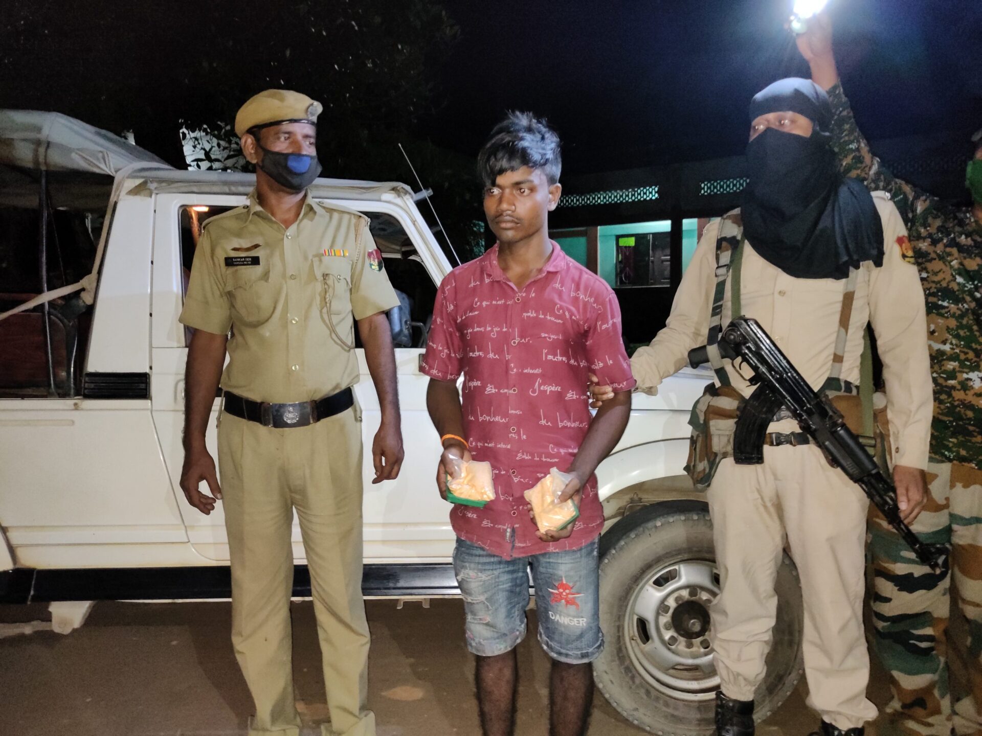 সাড়ে তিন লক্ষ টাকার ড্রাগস সহ ধৃত যুবক