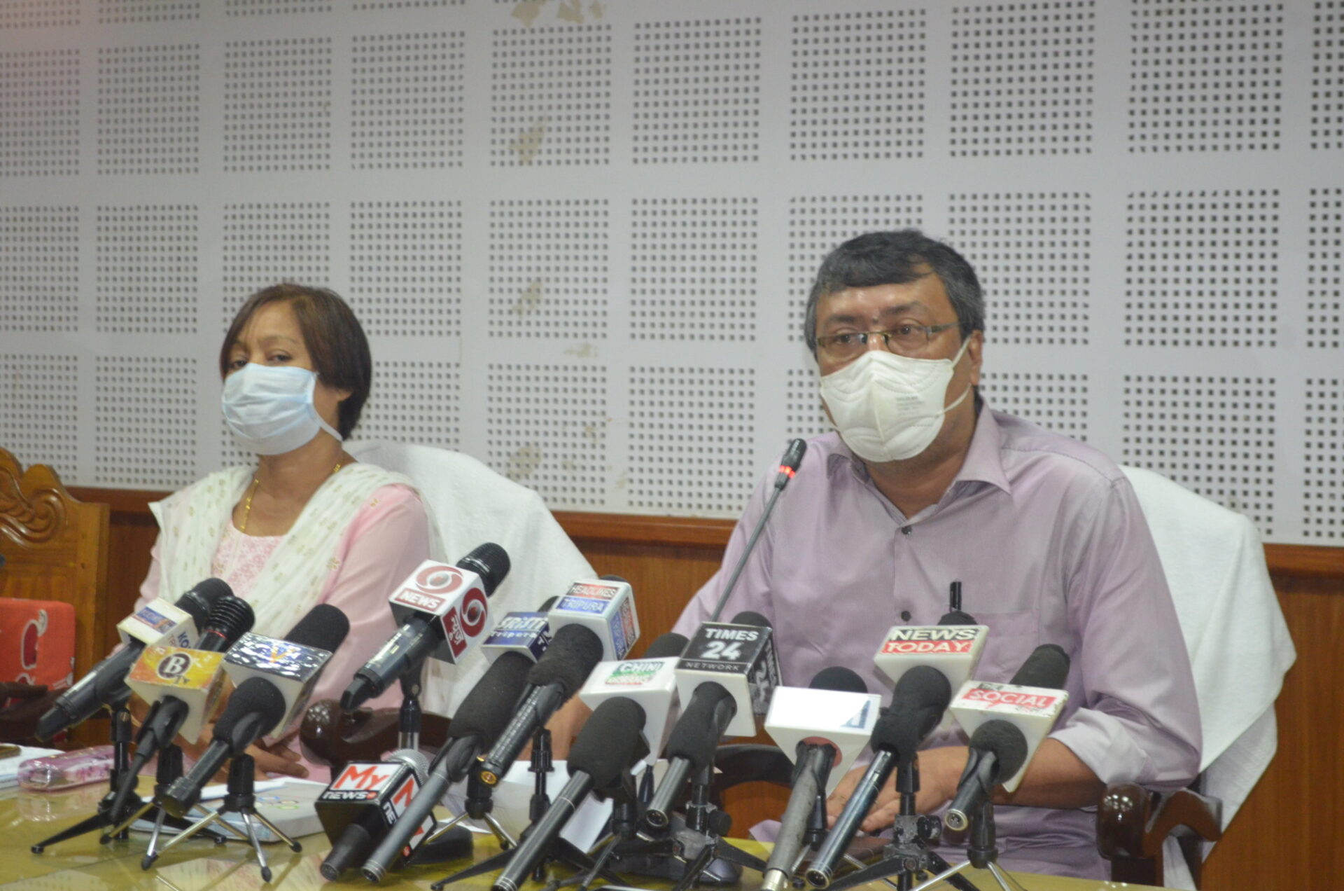 দুর্গোৎসব : রাজ্যে করোনার লাগামহীন বৃদ্ধির যথেষ্ট সম্ভাবনা, শঙ্কিত স্বাস্থ্য দফতর