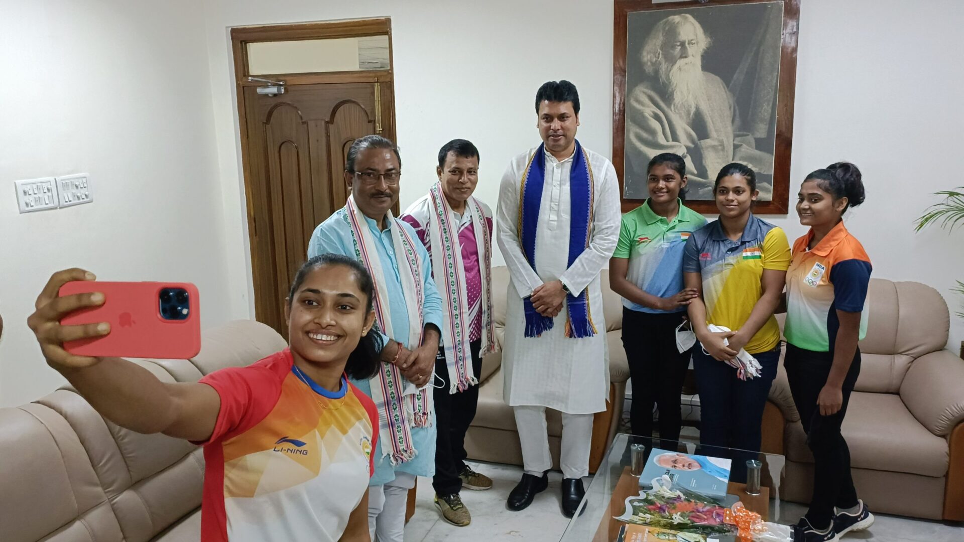 CM welcomes trainers and four gymnasts : ন্যাশনাল কোচিং ক্যাম্পে প্রশিক্ষণের জন্য নির্বাচিত হওয়ায় প্রশিক্ষক ও চারজন জিমন্যাস্টকে মুখ্যমন্ত্রীর সংবর্ধনা
