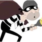 রাতের আঁধারে গৃহস্থের বাড়িতে চুরি, চাঞ্চল্য