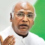 প্রধানমন্ত্রী মোদীর বন্ধু আমাদের দেশবাসীর সঙ্গে ক্রীতদাসের মতো আচরণ করছে : খাড়গে