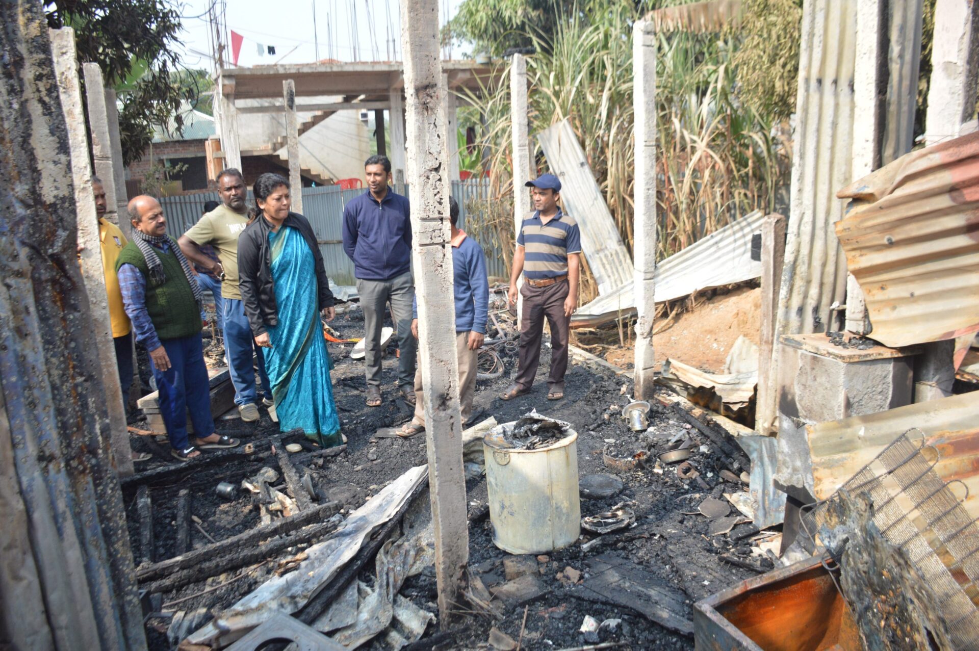 পুড়ে ছাই বিজেপি কার্যকর্তার বাড়ি