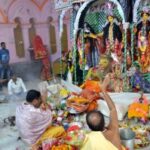 প্রথা মেনে দুর্গাবাড়িতে মহাষ্টমীতে বাসন্তী পূজা