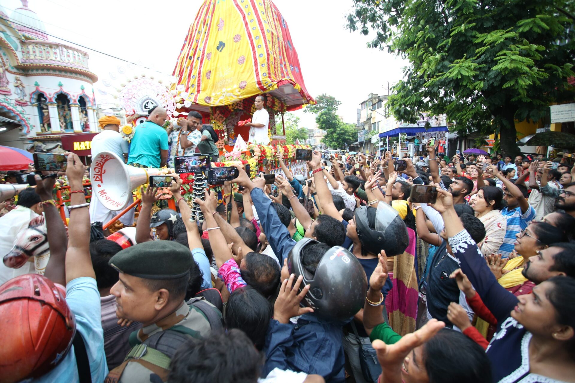 ধর্মীয় ভাব গম্ভীর পরিবেশে রথযাত্রা&hellip;