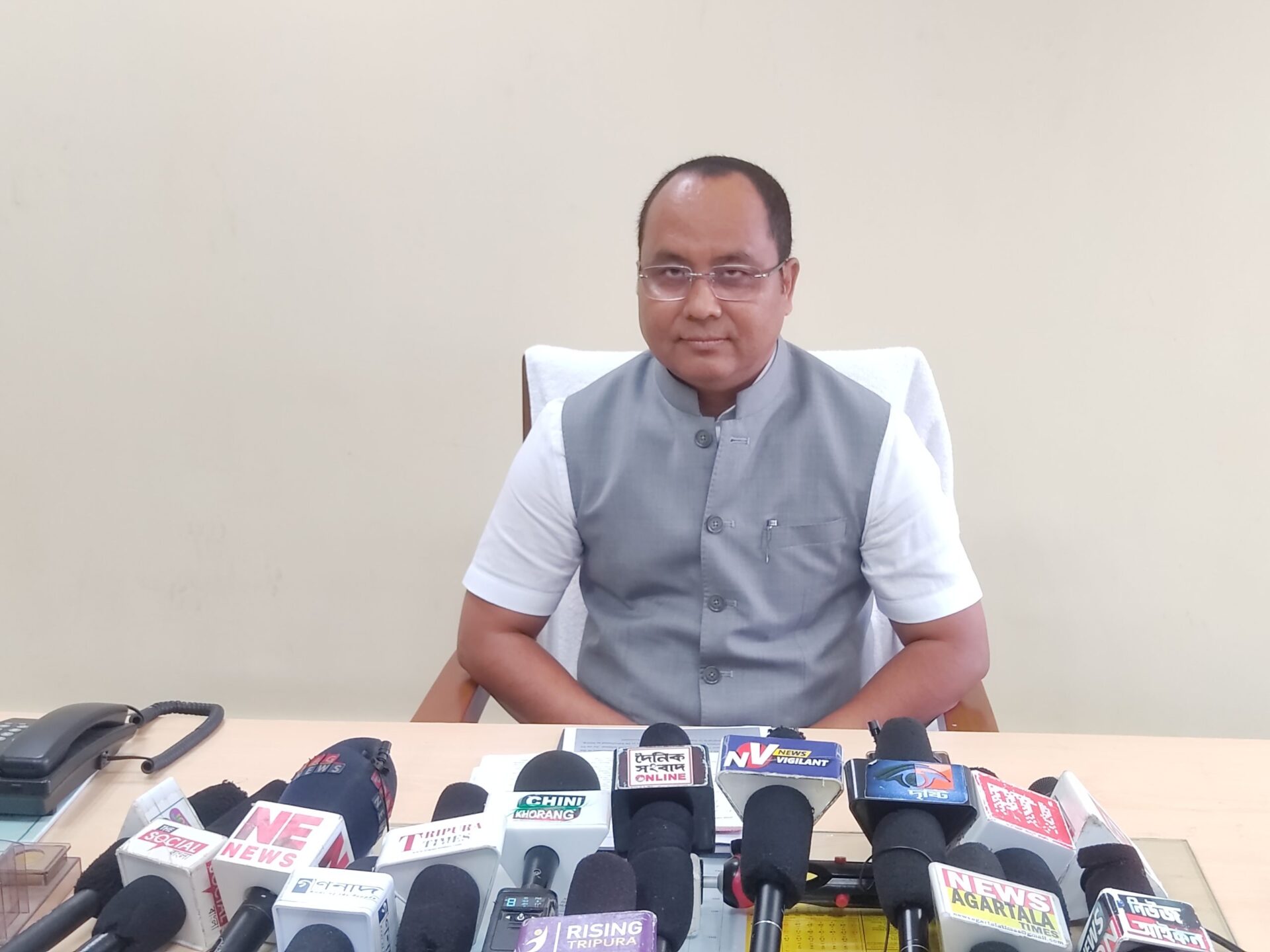 āĻŦāĻŋāĻā§āĻĒāĻŋ āϏāϰāĻāĻžāϰ āϰāĻžāĻā§āϝā§āϰ āϏāĻžāϧāĻžāϰāύ āĻŽāĻžāύā§āώāĻā§ āĻŦāĻŋāĻā§āϰāĻžāύā§āϤ āĻāϰāĻžāϰ āĻā§āώā§āĻāĻž āĻāϰāĻā§ : āĻŦāĻŋāϰā§āϧ⧠āĻĻāϞāύā§āϤāĻž