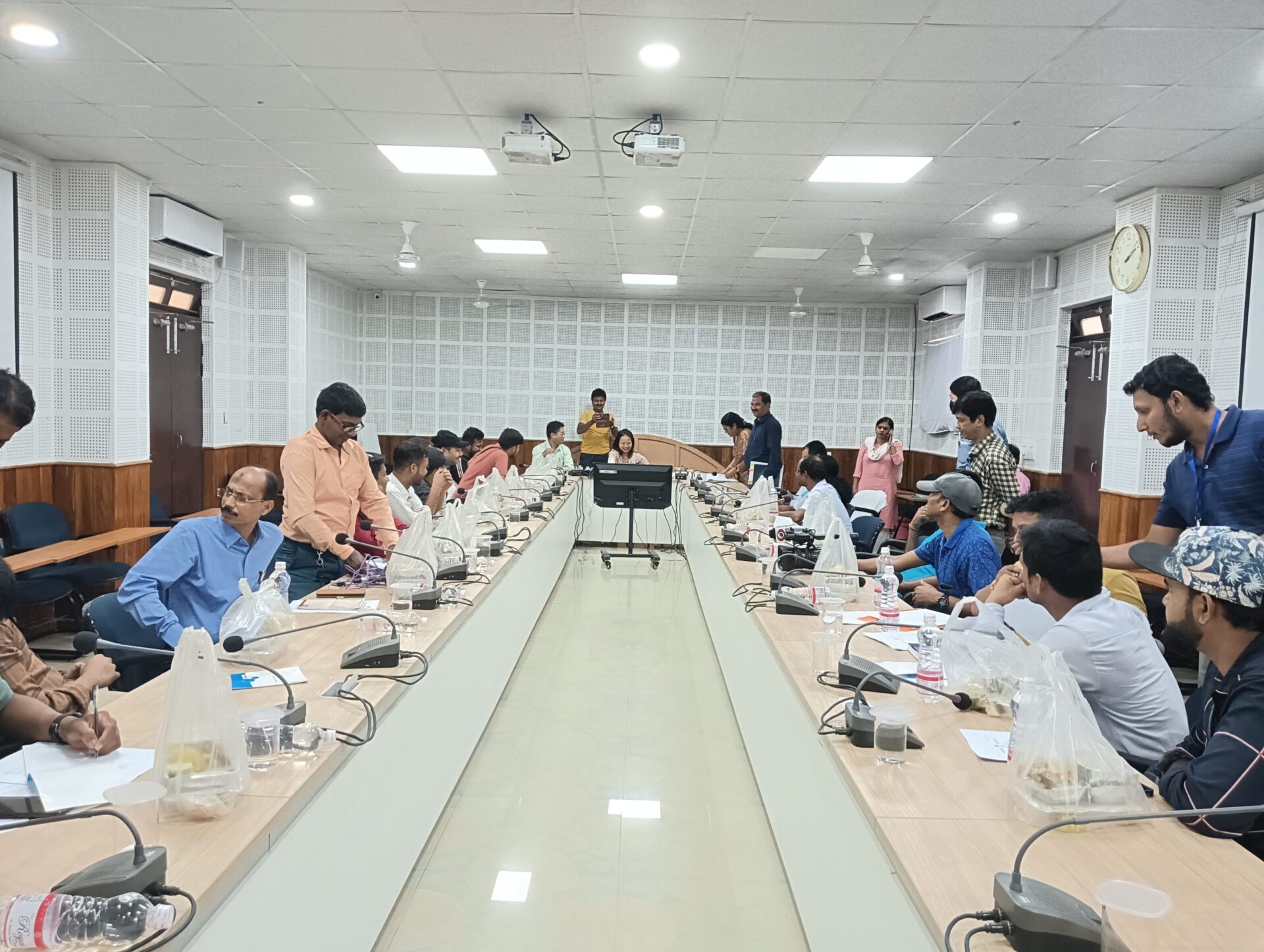ভোট গ্রহণ কেন্দ্রের নিরাপত্তার দায়িত্বে…
