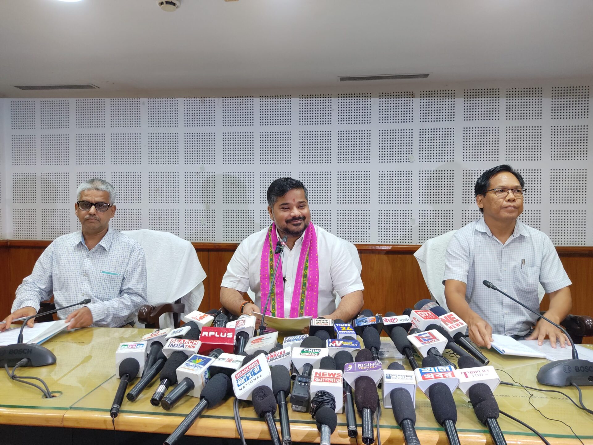 দুর্গাপূজা উপলক্ষ্যে রাজ্যে গণবন্টন ব্যবস্থায়&hellip;