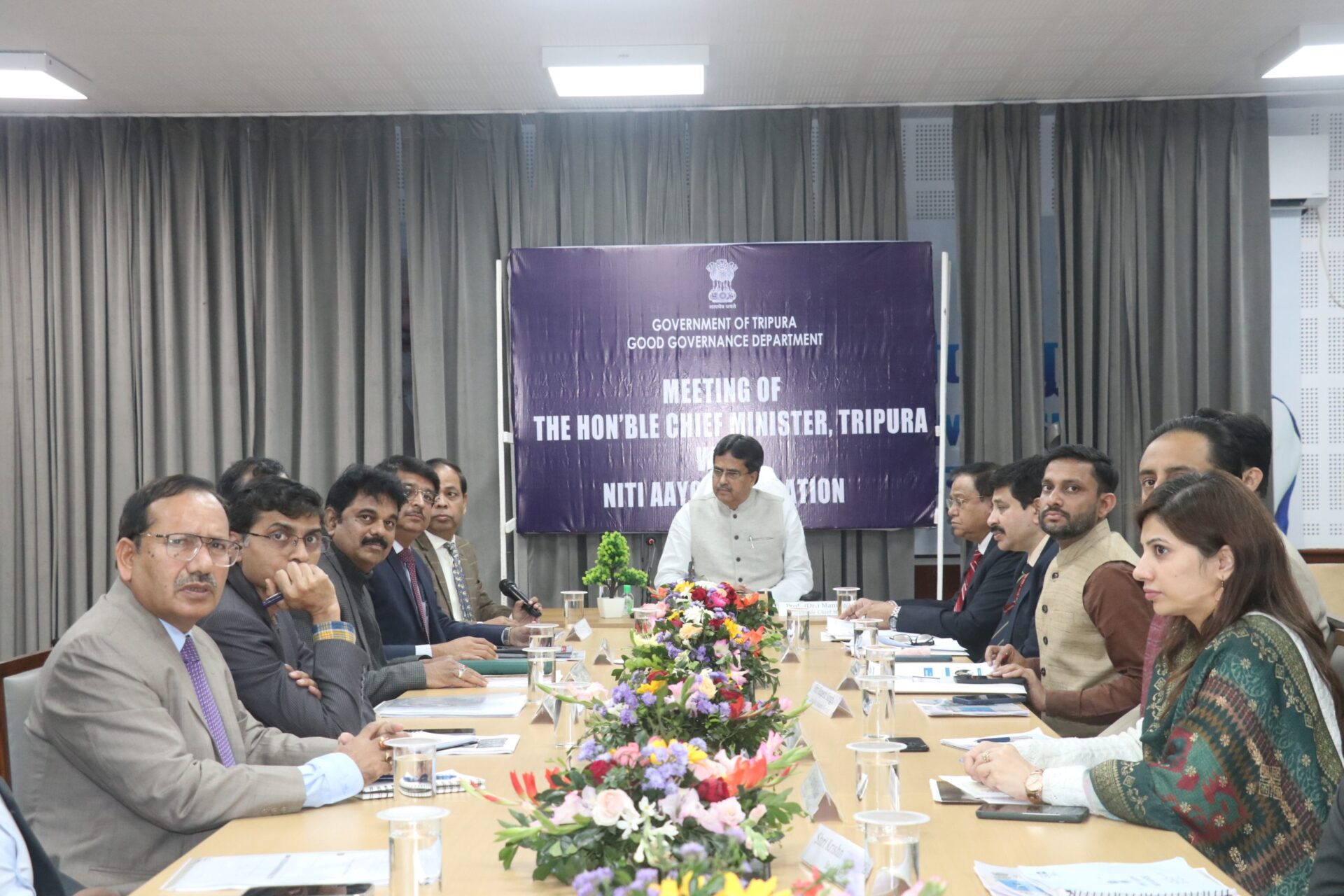 মুখ্যমন্ত্রীর সাথে নীতি আয়োগের প্রতিনিধিদলের বৈঠক প্রাকৃতিক সম্পদকে ভিত্তি করেই রাজ্য সরকার শিল্প ক্ষেত্রের উন্নয়নে কাজ করছে: মুখ্যমন্ত্রী