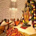 প্রধানমন্ত্রী রামলালার চোখের বাঁধন সরিয়ে হাতে পদ্ম ফুল নিয়ে পূজা করেন