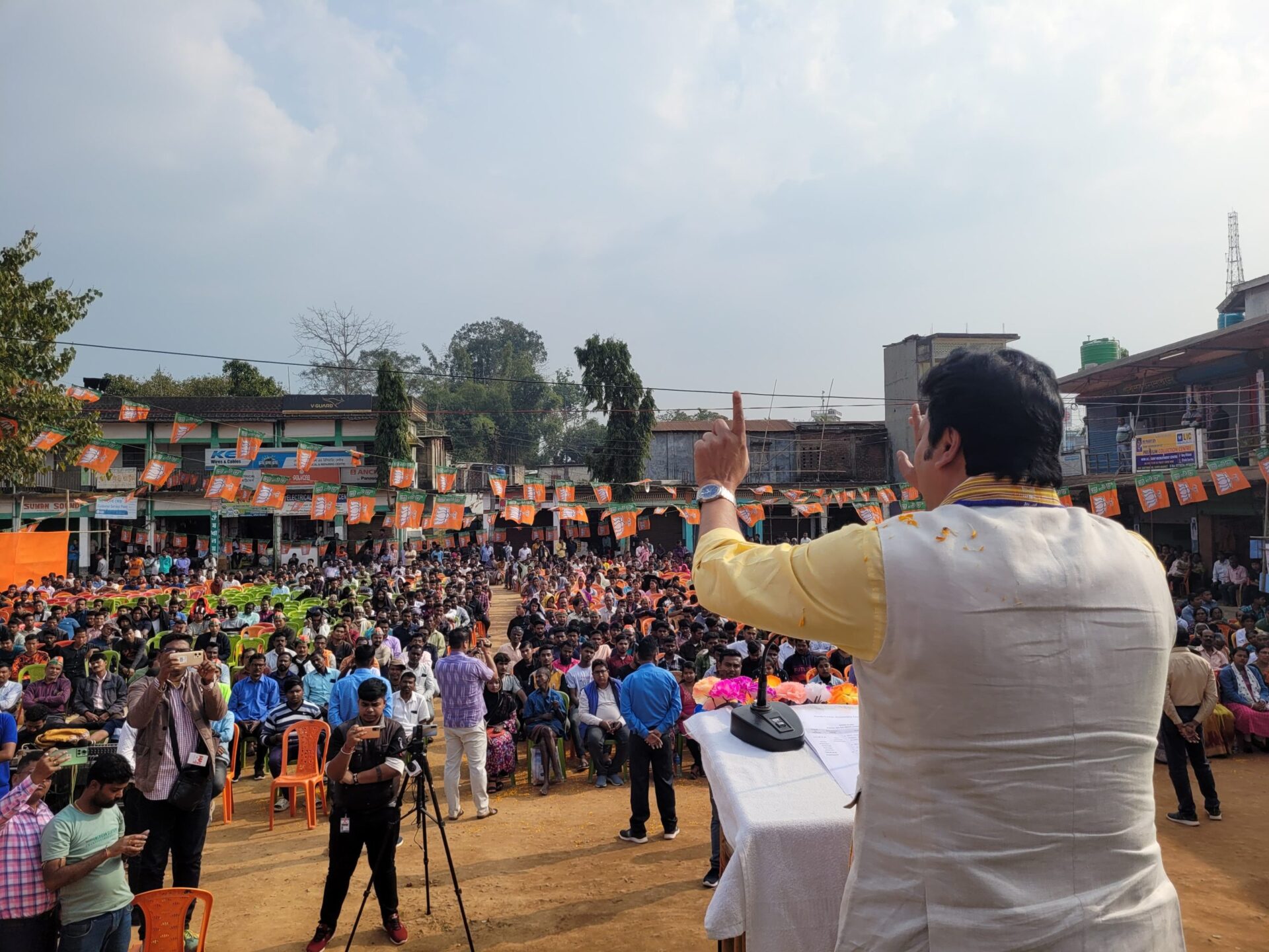 মুঘলরা ভারতবাসীকে দুর্বল করতে মন্দিরে&hellip;