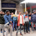 স্কলারশিপ না পেয়ে তপশিলি জাতি কল্যাণ দপ্তরের মূল ফটক আটকে বিক্ষোভে সামিল বি এড উত্তীর্ণ এস সি ছাত্র ছাত্রীরা