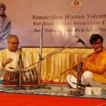 স্বামী বিবেকানন্দ ইন্ডিয়ান আর্ট এন্ড কালচার ফ্যাস্টিভ্যালে বাঁশির সুরে সকলকে মোহিত করলেন  শিল্পী অশোক কুমার কর্মকার 