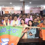 ১০২ পরিবারের প্রায় ৬০০ ভোটার সিপিআইএম ত্যাগ করে গেরুয়া শিবিরে যোগদান