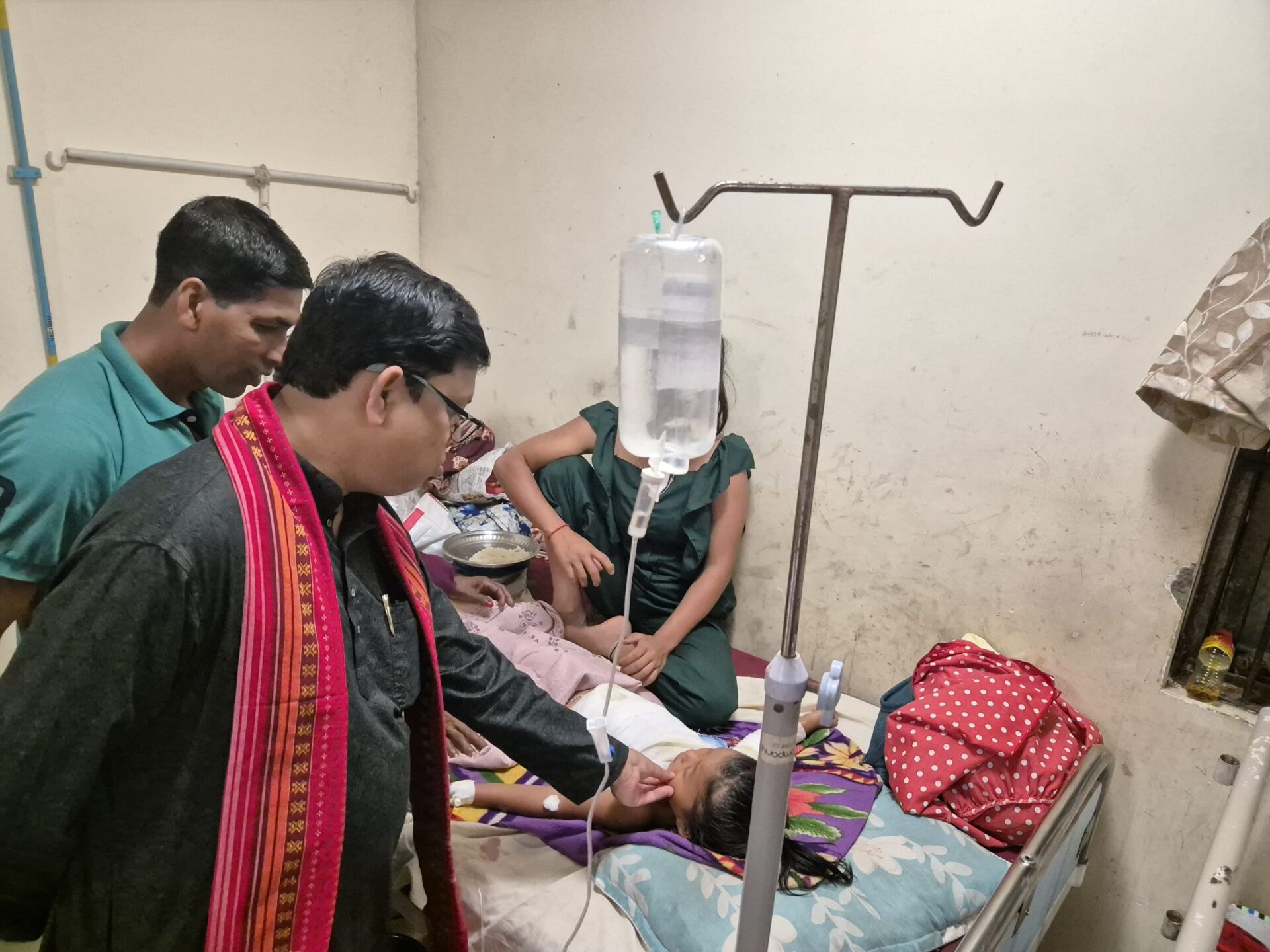 গরম জল পড়ে গুরুতর আহত&hellip;