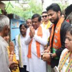 বাড়ি বাড়ি ভোট প্রচারে দীপক মজুমদার