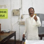 ভোটাধিকার প্রয়োগ করলেন প্রদেশ বিজেপি সভাপতি রাজীব ভট্টাচার্য্য