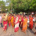 বৃষ্টির জন্য কসবেশ্বরী মায়ের মন্দিরে জল ঢাললেন মহিলারা