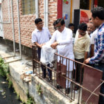 মশার উপদ্রব থেকে রক্ষা পেতে ড্রেইনে গাম্বুশিয়া ফিশ ছাড়লেন মেয়র