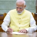 প্রধানমন্ত্রী পদের দায়িত্ব নিলেন মোদী, শুরুতেই অন্নদাতাদের দিলেন বড় উপহার