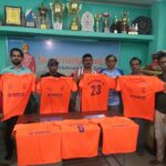 ভালো খেলার প্রত্যাশায় স্বামী বিবেকানন্দক্লাবের ফুটবলারদের জার্সি প্রদান