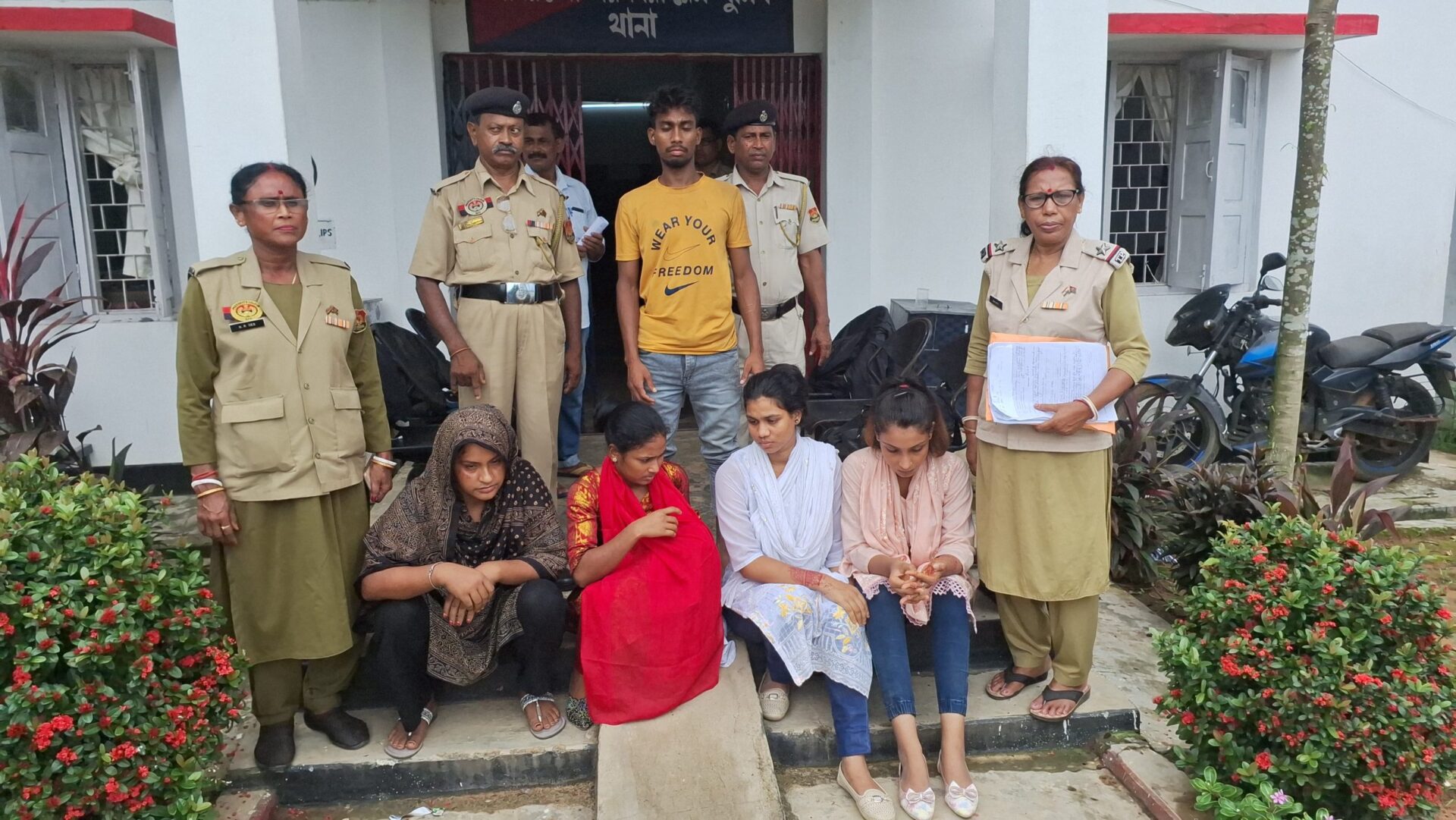 রেলস্টেশন থেকে চারজন বাংলাদেশী নাগরিক&hellip;