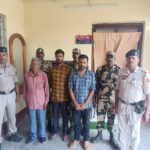 বিএসএফ ও সাব্রুম পুলিশের যৌথ অভিযানে আটক ভারতীয় টাউট সহ দুই বাংলাদেশী