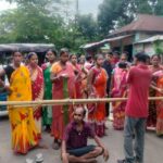 বিদ্যুৎ পরিষেবার দাবিতে পথ অবরোধ 