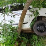 নিয়ন্ত্রণ হারিয়ে দূর্ঘটনার কবলে গাড়ি, আহত তিন