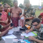 ত্রিপুরায় বন্যায় সীমান্ত এলাকায় গ্রামবাসীদের সহযোগিতায় বিএসএফ