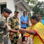 বিএসএফ জওয়ানদের হাতে রাখি পরিয়ে রাখি বন্ধন উৎসব উদযাপন প্রাক্তন কেন্দ্রীয় প্রতিমন্ত্রী প্রতিমা ভৌমিকের