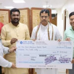 বন্যাপীড়িতদের সাহায্যার্থে মুখ্যমন্ত্রীর নিকট আর্থিক তুলে দিলেন টিআইডিসির চেয়ারম্যান নবাদল বনিক