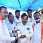মহারাজগঞ্জ বাজার মৎস্য ব্যবসায়ীদের মধ্যে সদস্যতা অভিযানে সাংসদ রাজীব