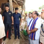 ধলাই  জেলার প্রত্যন্ত গোবিন্দবাড়ি এলাকায় মাইলের পর মাইল হাঁটালেন রাজ্যপাল ইন্দ্র সেনা রেড্ডি নাল্লু, কথা বলেন গ্রামবাসীদের সাথে