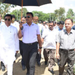 দশমীঘাট প্রতিমা ভাসান স্থলের উন্নয়নমূলক কাজ পরিদর্শনে মেয়র