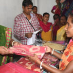 বাঙালি নারী সমাজের উদ্যোগে দুঃস্থদের মধ্যে বস্ত্র বিতরণ