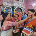 বাতাসে বিষাদের সুর, প্রথা মেনে দূর্গাবাড়িতে হল সিদূর খেলা